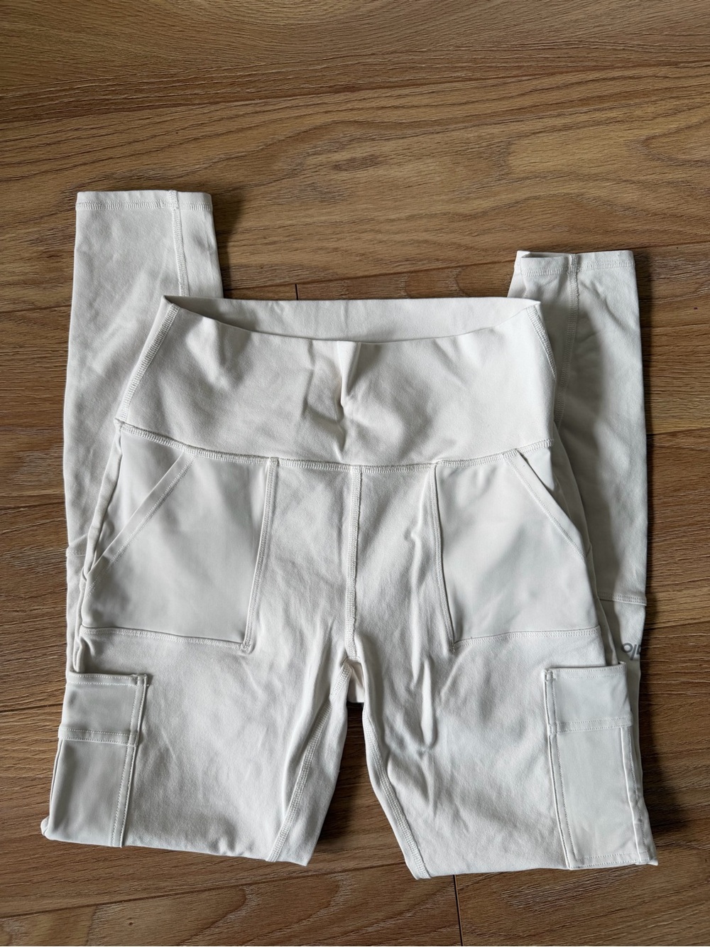 Alo High-Waist Pocket Legging - Cream Alo Yoga Bone Cargo - Picture 2 of 5